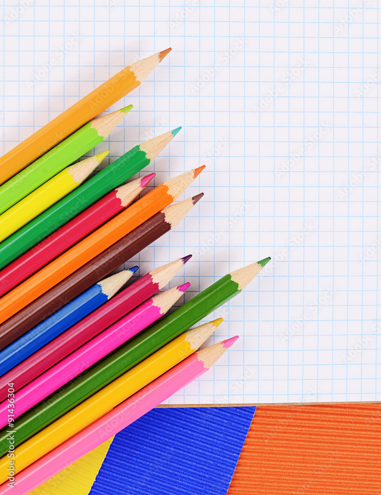 Obraz premium Color pencils on paper with notebook