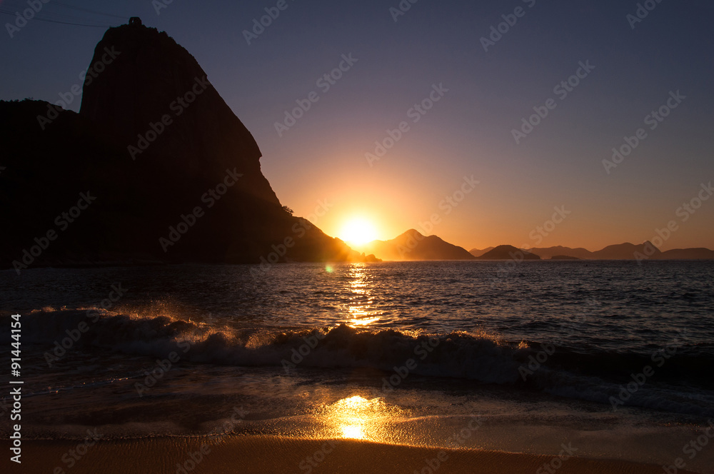 Sunrise in Praia Vermelha Behind the Sugarloaf Mountain