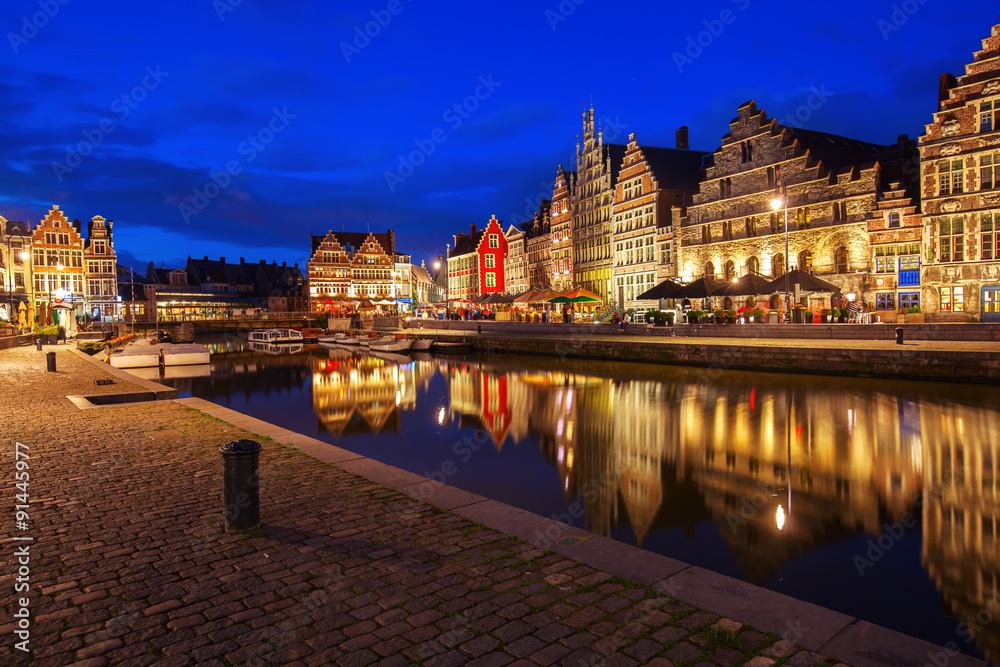 Altstadt von Gent bei Nacht