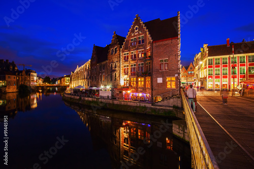 Altstadt von Gent bei Nacht