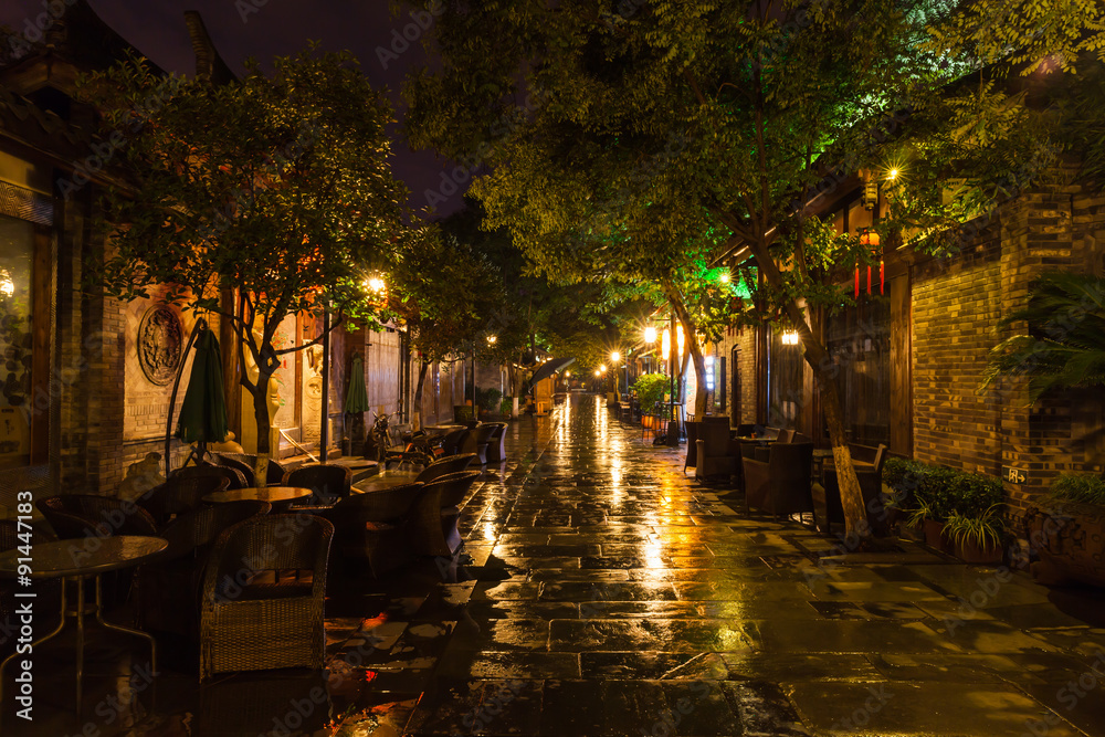 Fototapeta premium Night view of Kuanzhai Alley in Chengdu