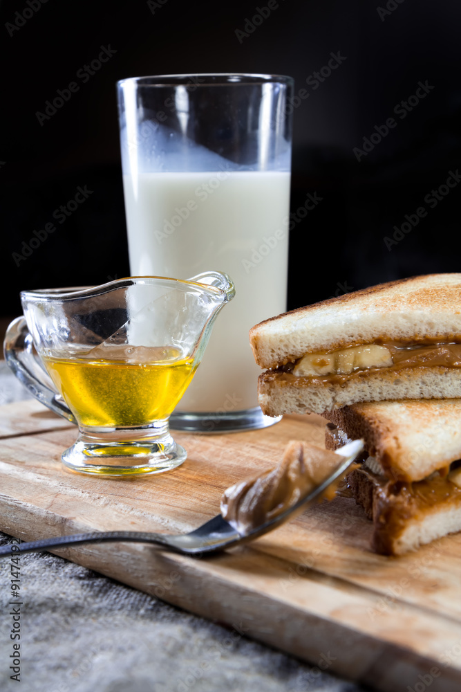 Banana sandwich with peanut butter Banana sandwich with peanut butter