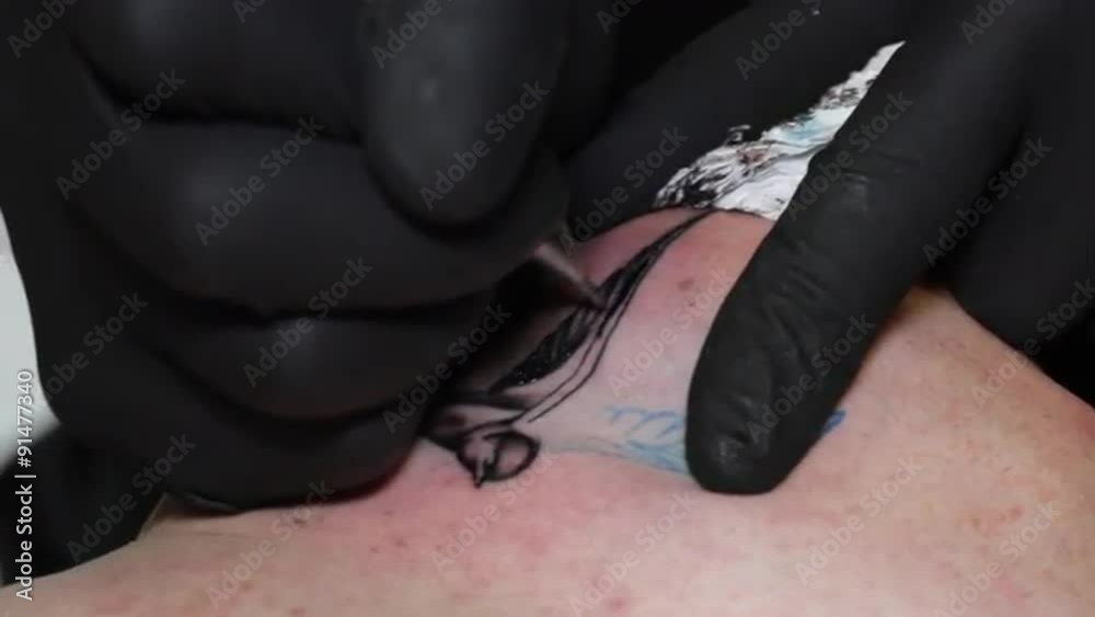 Faire un tatouage