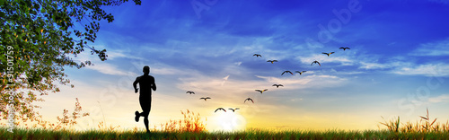 corriendo por el campo ,