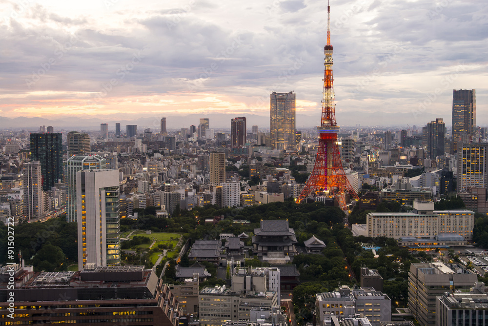 Obraz premium Tokyo Tower, Tokyo Skyline, pejzaż miasta Japonii o zmierzchu