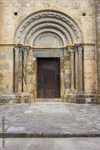 Puerta medieval de una casa