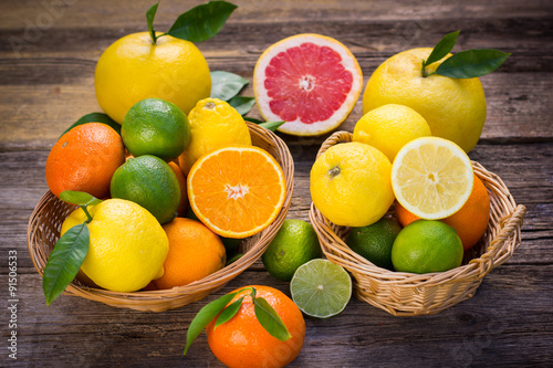 Fototapeta Naklejka Na Ścianę i Meble -  Fresh and juicy citrus fruits in the basket 