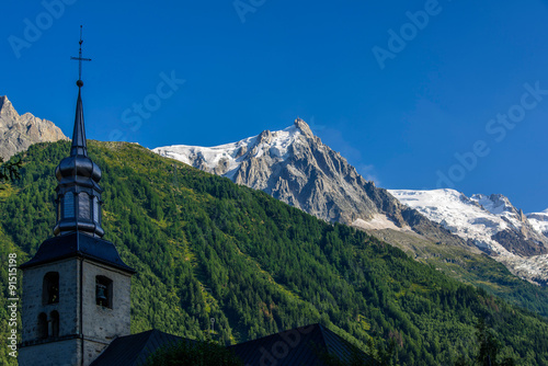 Schilderij op canvas l'église de chamonix et l'aiguille du midi