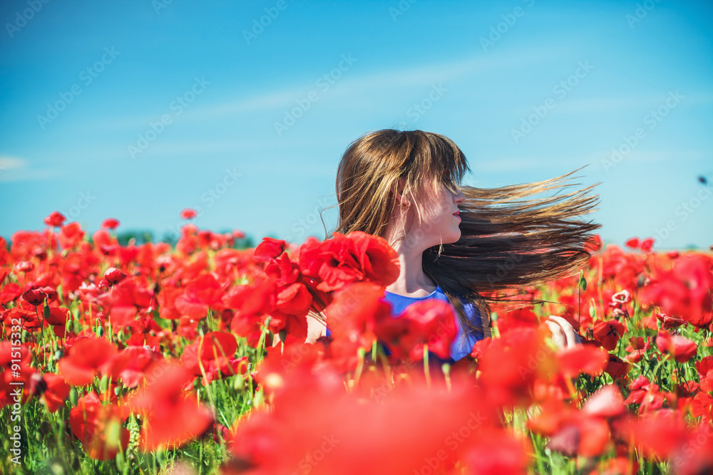 Naklejka premium Girl with poppies