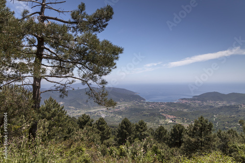 Blick vom Berg Monte Perone auf den Golfo di Campo, Elba, Toskana, Italien