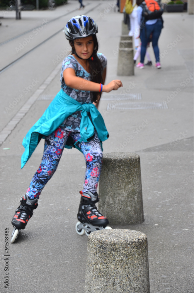 Obraz premium Mädchen beim Inlineskaten