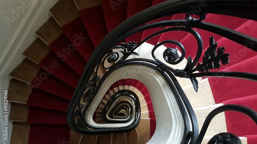 Obraz na plátně Cage d'escalier parisienne typiquement haussmanienne