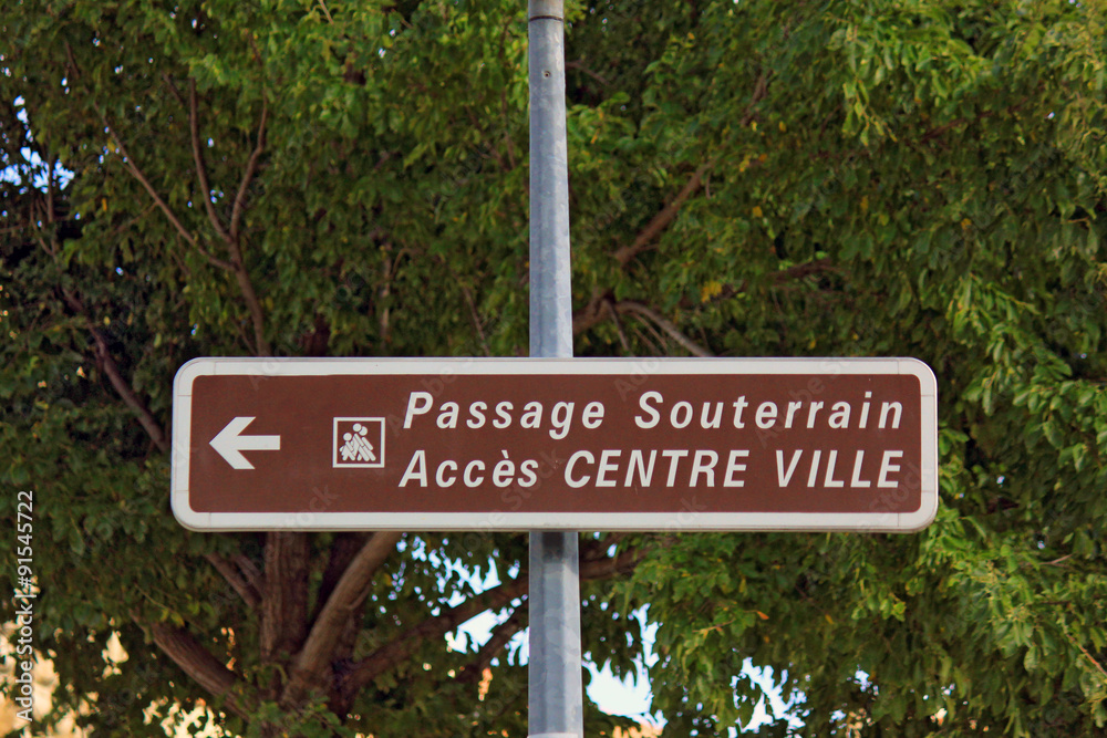 Fototapeta premium Vers le centre ville