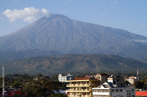 Obraz na płótnie arusha landscape with the mount meru in the background w salonie