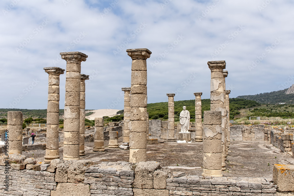 Fototapeta premium restos arqueológicos de la antigua ciudad Romana de Baelo Claudia en Tarifa, Cádiz, Andalucía