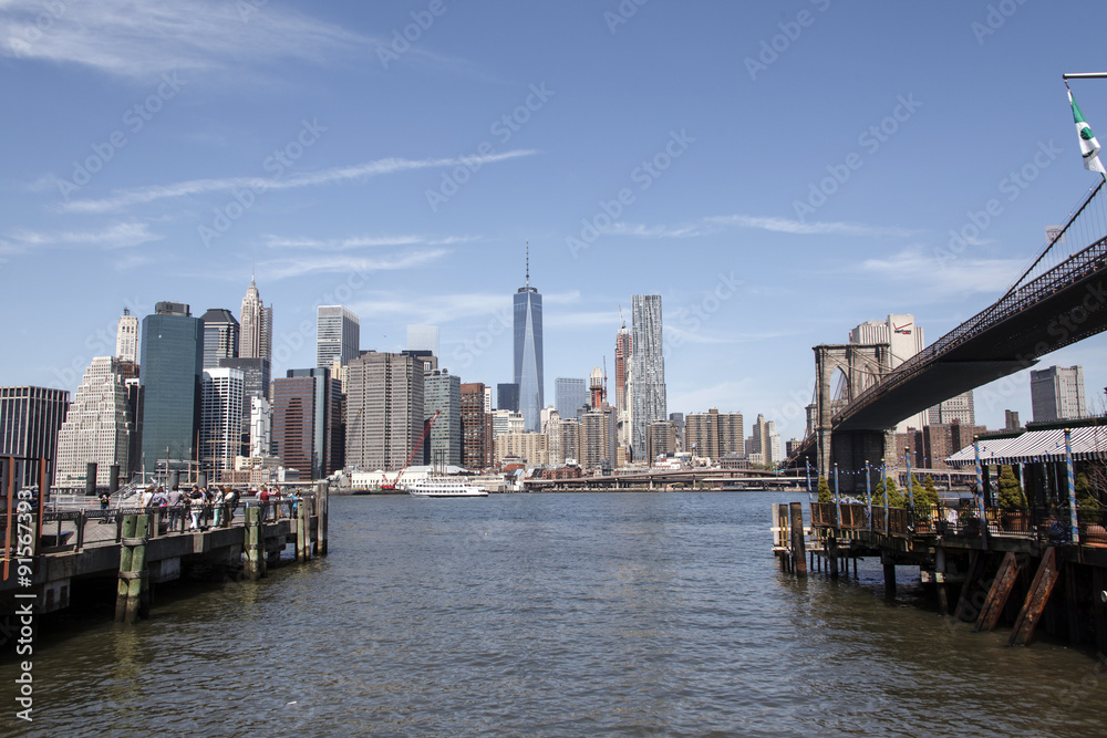 New York - Blick vom Hafen in Brooklyn auf Manhattan