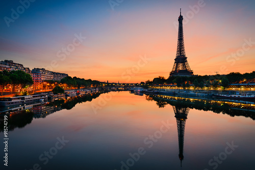 Canvas Print Sunrise at the Eiffel tower, Paris