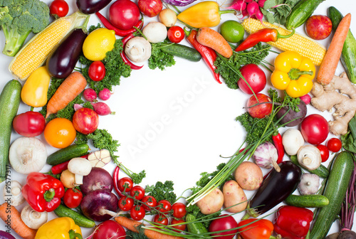 Circle fresh vegetables. © BestForYou