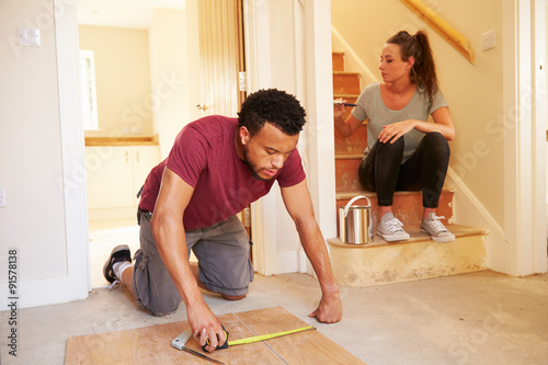 Fotografie Young homeowners decorating their house