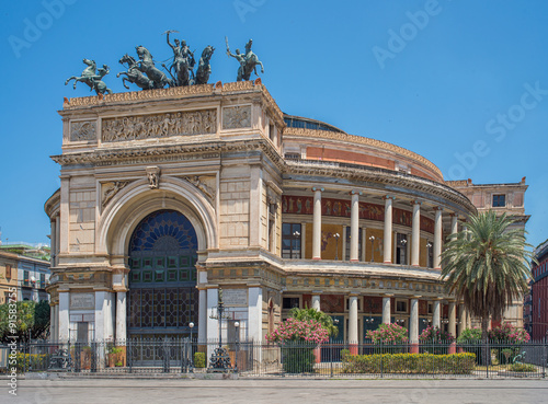 Tableau sur toile Politeama Garibaldi theater in Palermo, Sicily.