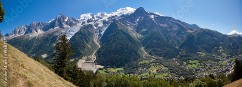 Panoramic view of the Mont Blanc massif © meny.arigur