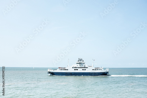 bac bateau traversée transport maritime © shocky