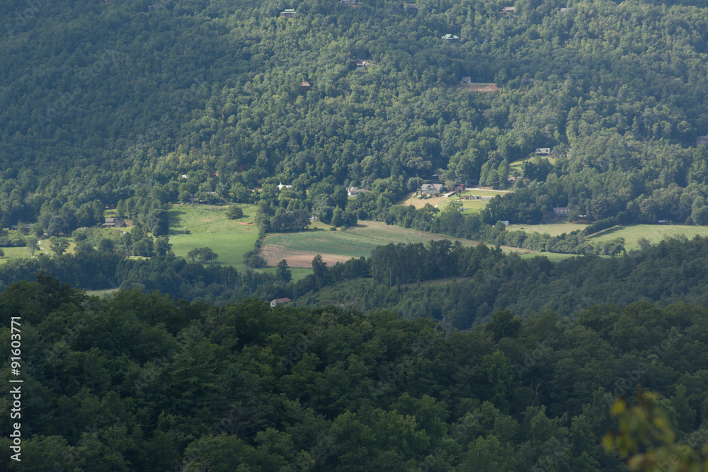 Fototapeta premium Patrząc w dolinę z góry