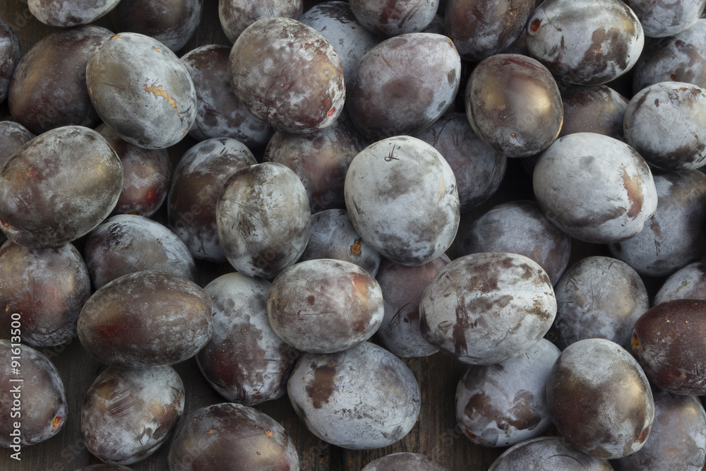 Obraz premium fresh plums
