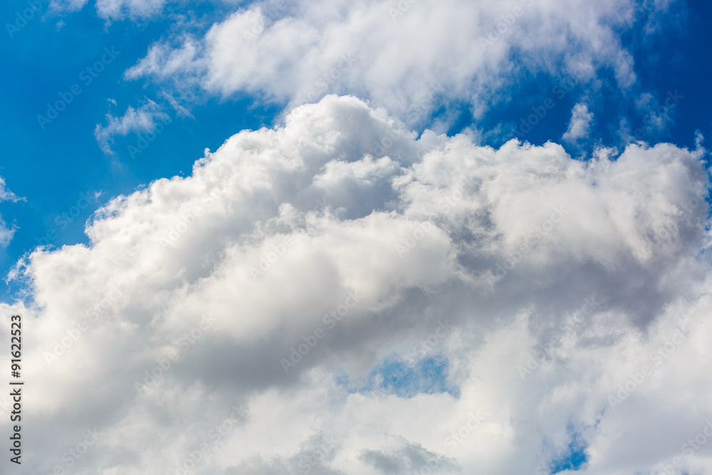 Obraz premium Bright fluffy clouds