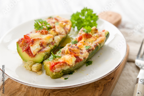 Gefüllte Zucchini