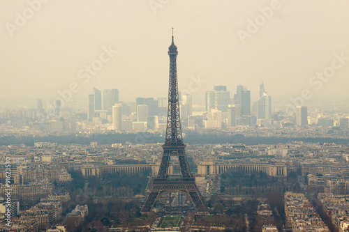 Morning fog in Paris with Eiffel tower and Defense © Vladimir Liverts