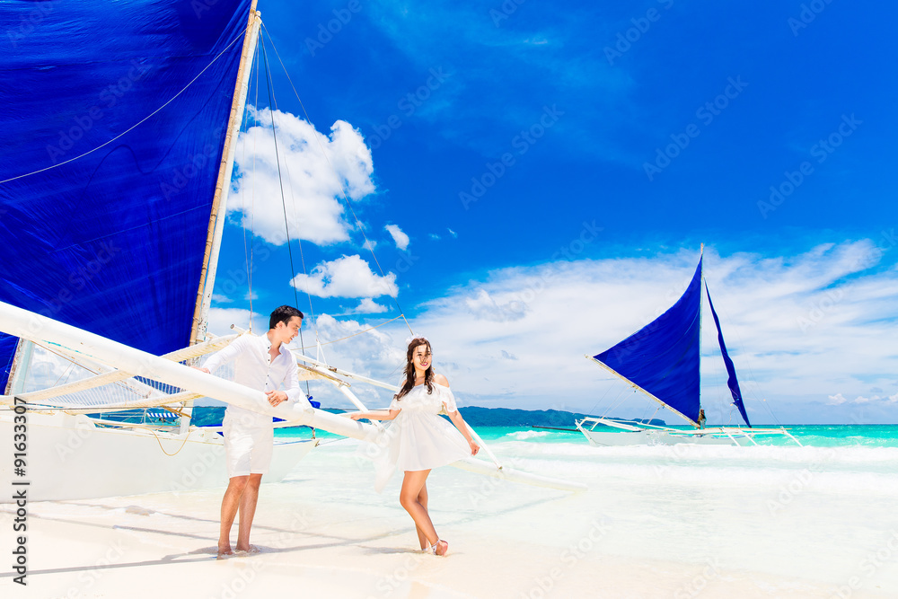 Fototapeta premium Young beautiful couple having fun on a tropical beach . Tropache