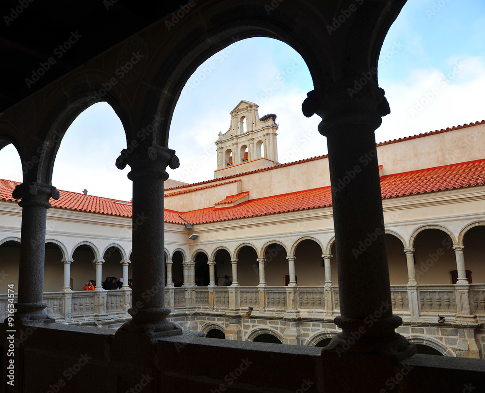 Claustro gótico, Conventual Santiaguista, Calera de León, provincia de Badajoz, España