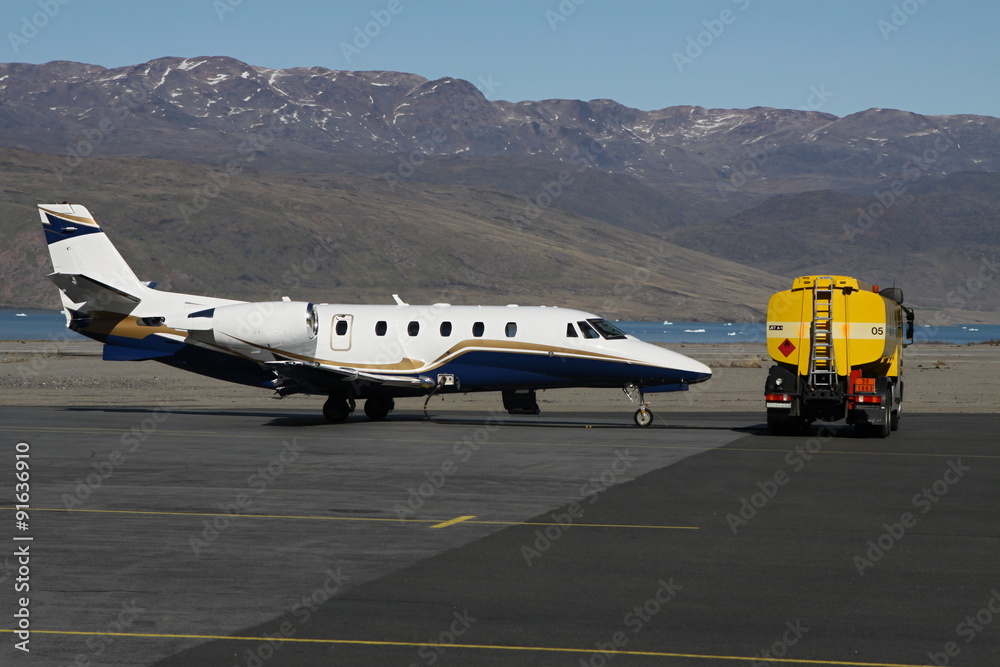 Business jet refuelling Business jet refuelling