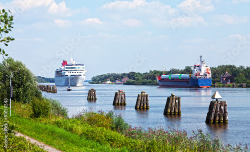 Schiffe auf dem Nord-Ostsee-Kanal photo