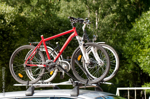 transportation of bicycles on the roof of the car