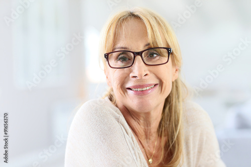 Portrait of elderly woman with eyeglasses