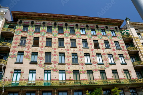Bild auf Leinwand Jugendstil Facade in Vienna, Austria