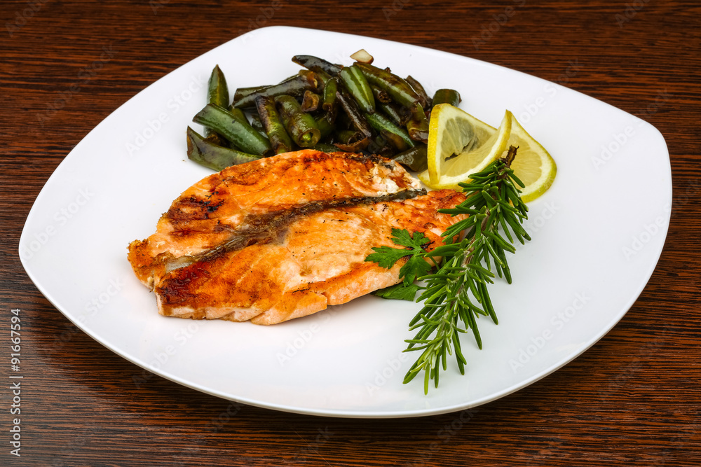 Grilled salmon with green beans Grilled salmon with green beans