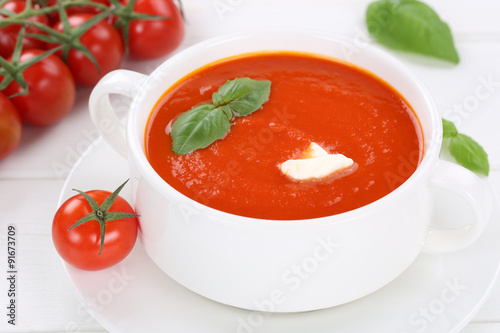 Tomatensuppe Tomaten Suppe in Suppentasse Gericht mit Tomate