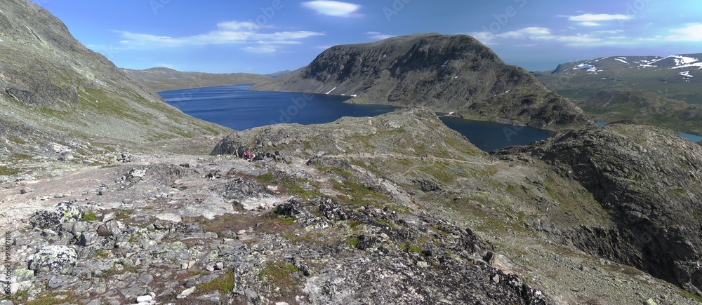 Obraz premium lake Bessvatnet from mountain range Bessenggen