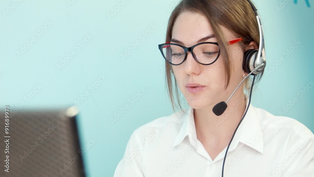 Woman solves the problem of the customer call center