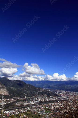 Le ciel au dessus de grenoble et le polygone scientifique photo