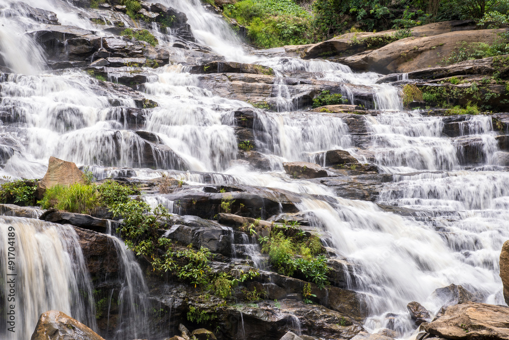 Obraz premium mea ya waterfall is a beautiful waterfall in chiang mai , thaila