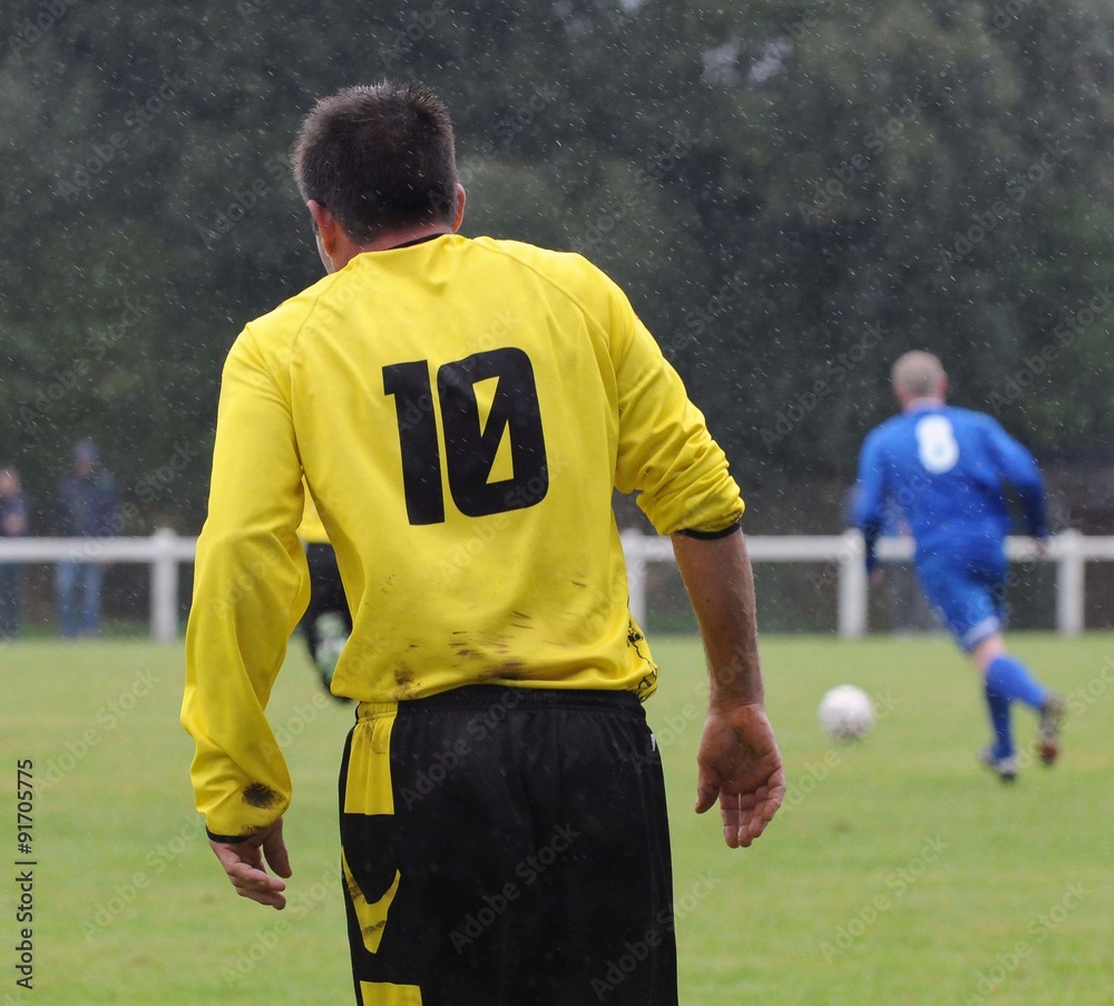 Fototapeta premium joueur sur la touche au football