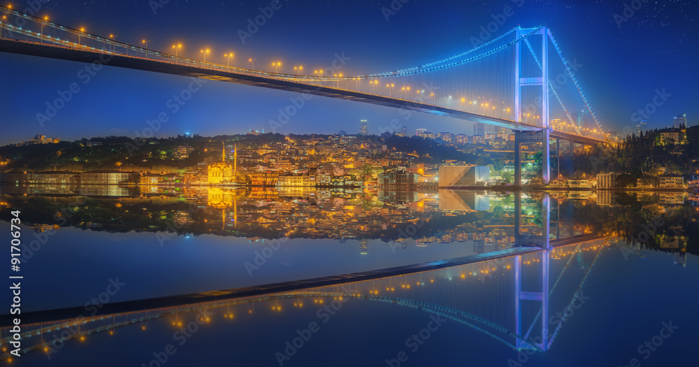 Obraz premium View of Bosphorus bridge at night Istanbul