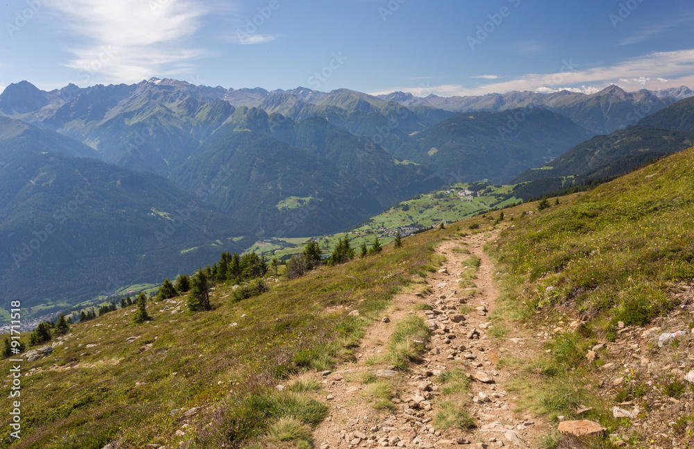 Fototapeta premium Sentier en montagne