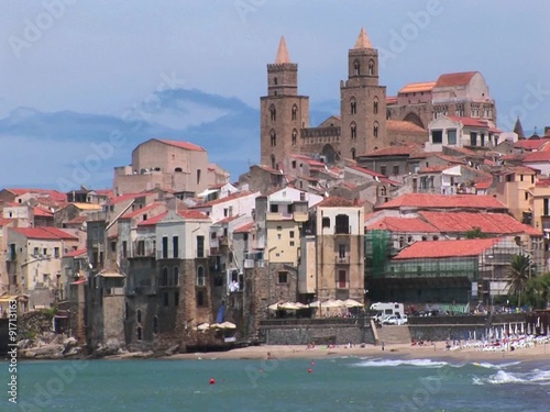 Wallpaper Mural A city and multi structured buildings near the ocean at day. Torontodigital.ca