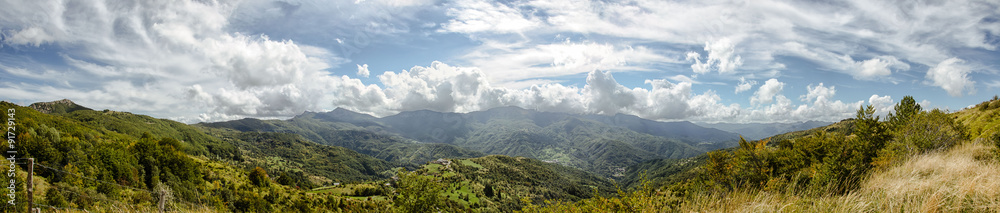 Val D'Aveto - panorama con nuvole