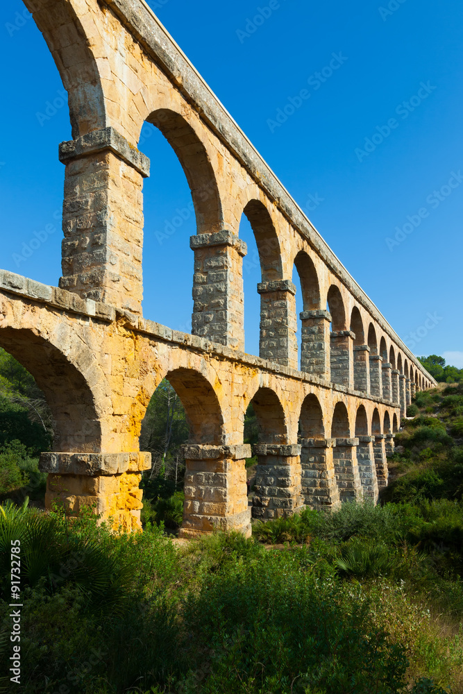 Aqueduct de les Ferreres in summer. Tarragona